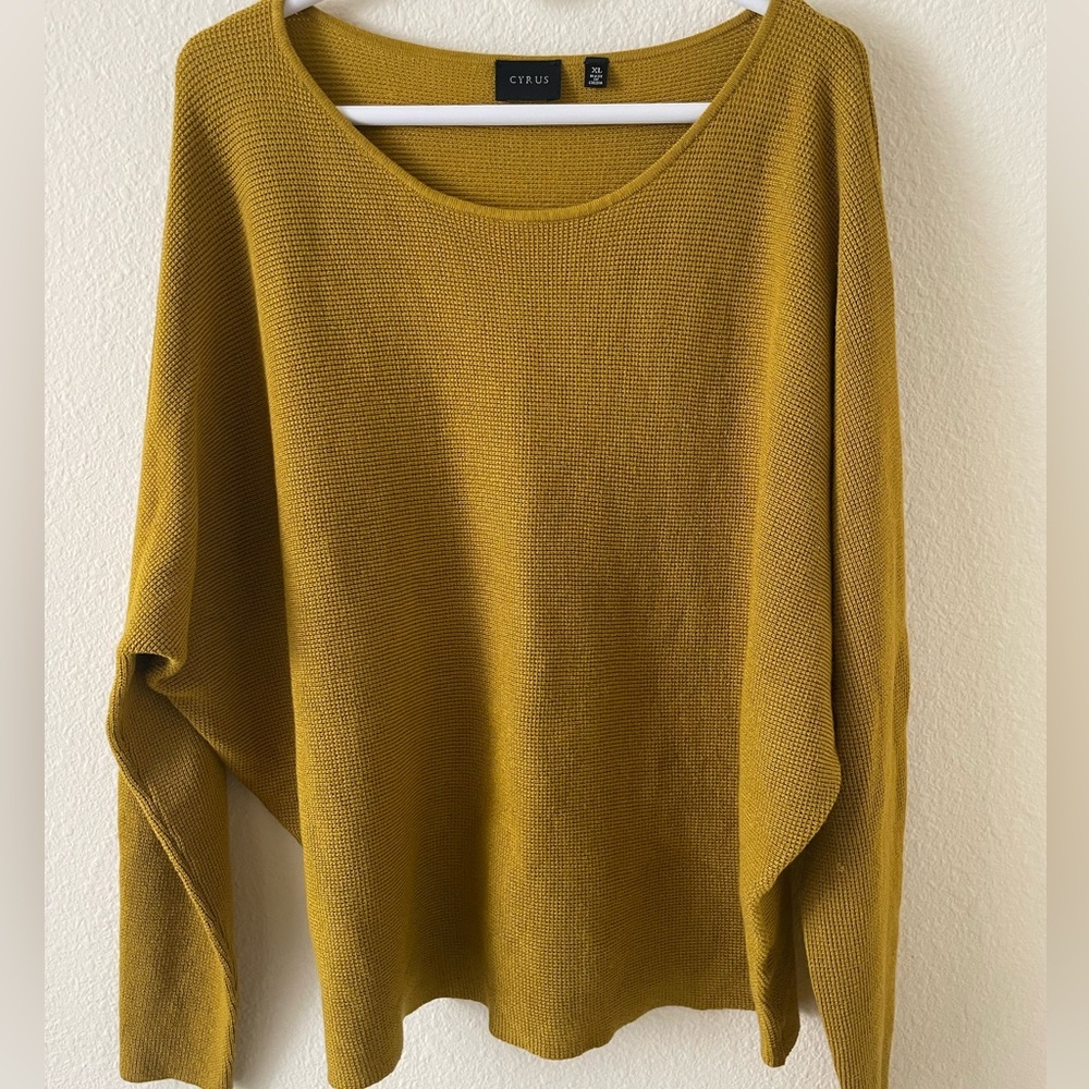 Cyrus Golden Yellow Women's Crew Neck Sweater